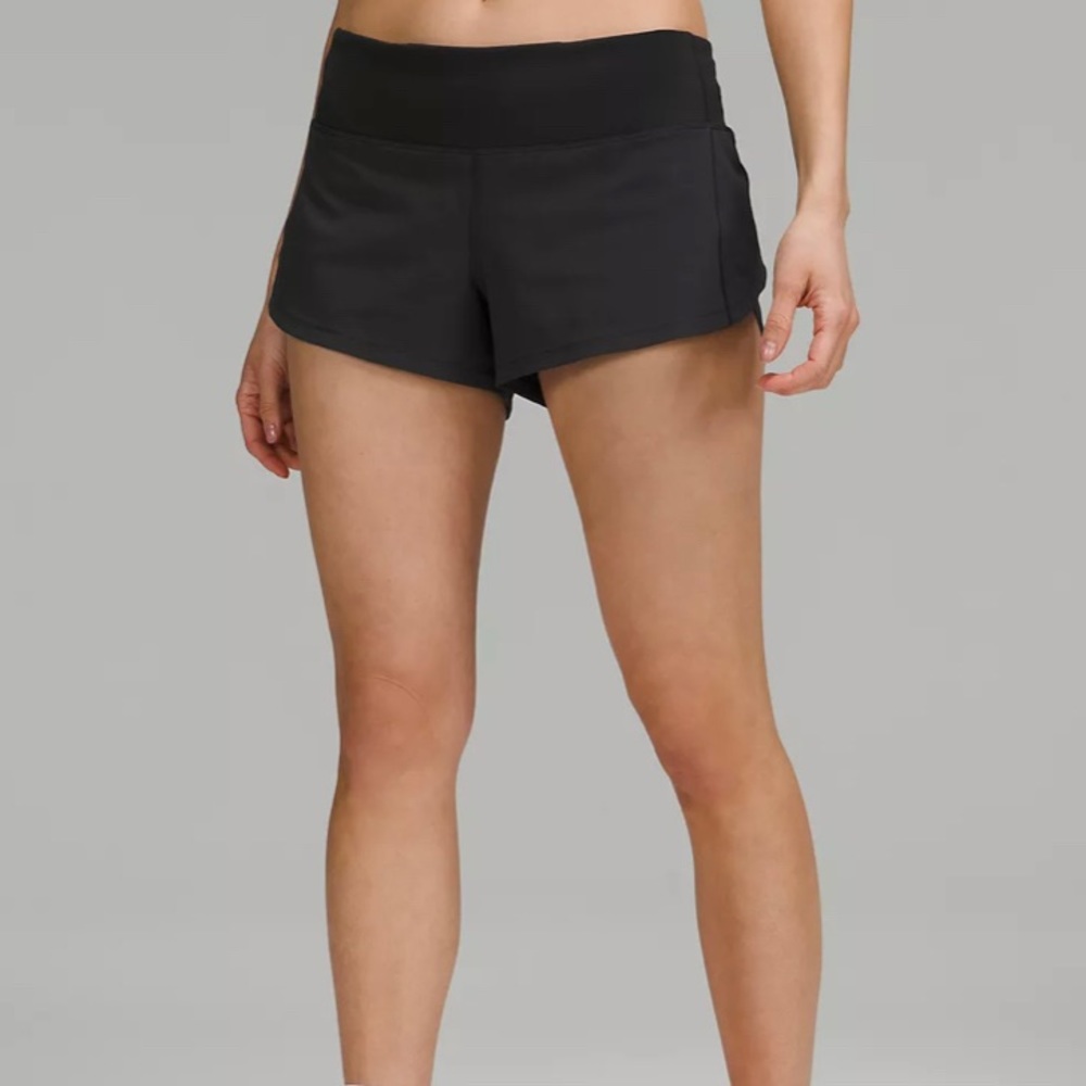 Speed Up Low-Rise Lined Shorts 2.5”